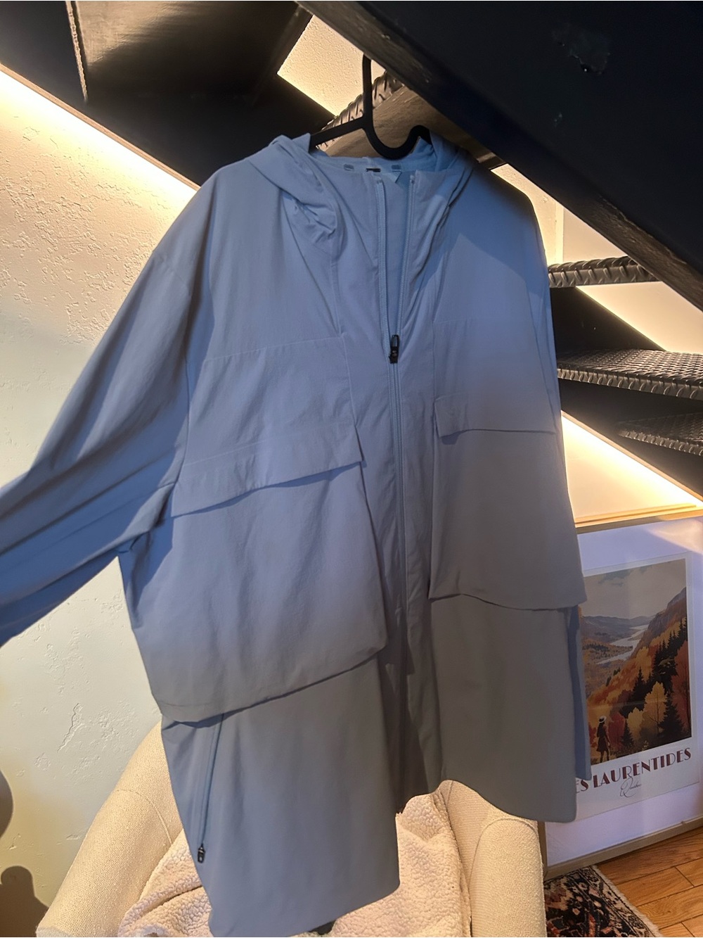 lululemon athletica Men's Pale Gray Hooded Raincoat - Picture 4 of 4